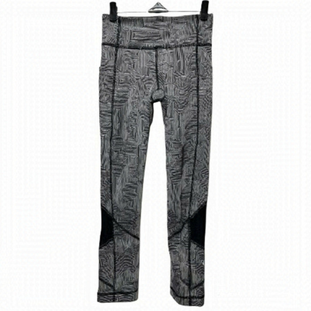 𝅺lululemon Pace Rival Crop Leggings size 2